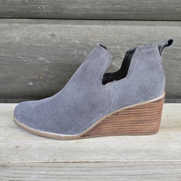 Toms Kallie Gray Suede, Boho-chic Cut-out, Stacked Wedge Comfort Bootie WMS 9W - Picture 2 of 16